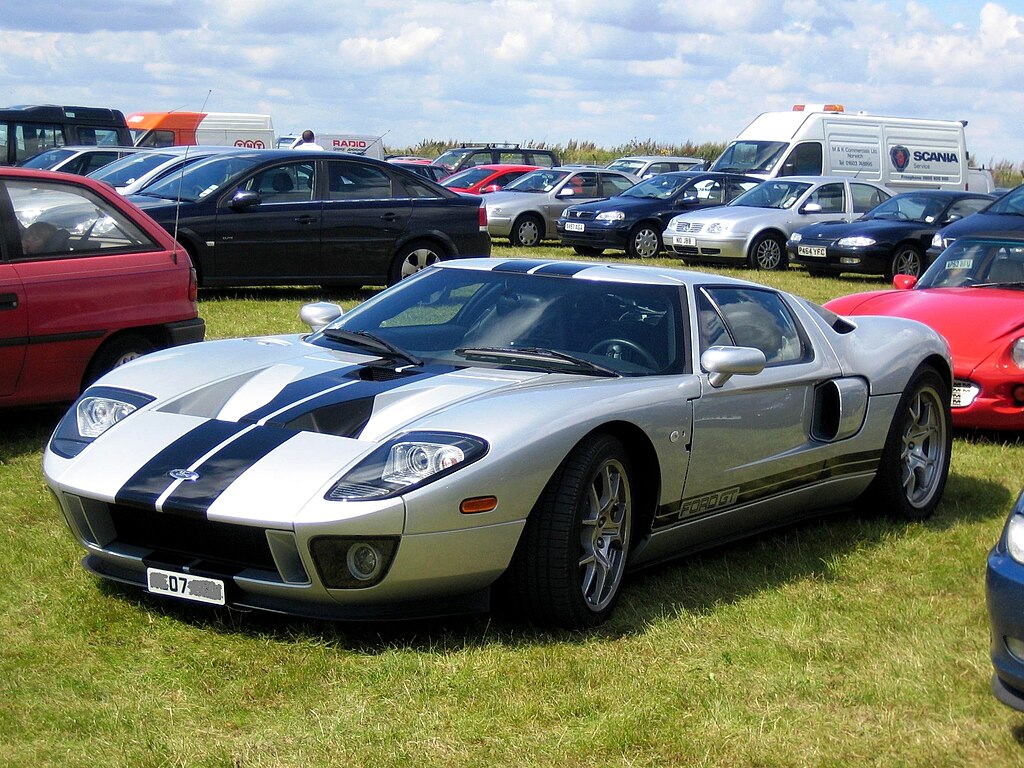 Ford GT40 at Road America (public domain)